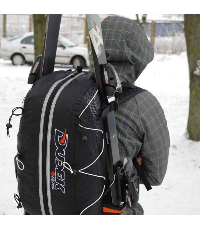 Taschenversion des Dudek Zigseat Speed Riding-Gurtzeugs in der Situation