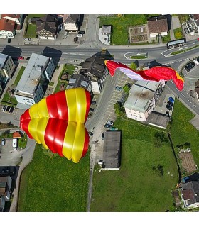parachute de secours Beamer 3 de la marque nova en action